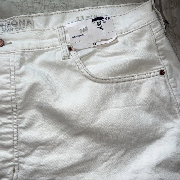 Arizona Juniors 23 Hi-Rise White Denim Cutoff Jean Shorts  4" Inseam NEW - Picture 9 of 12